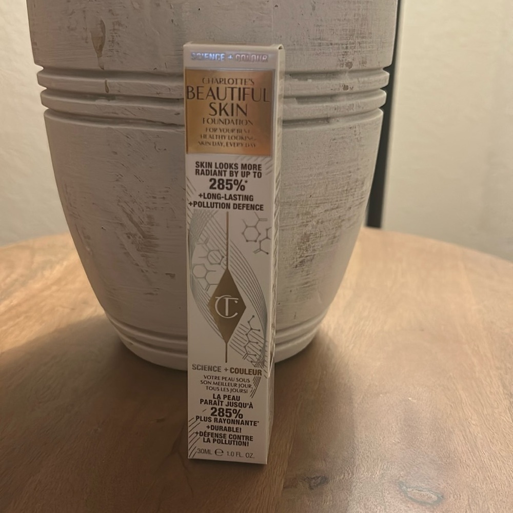CHARLOTTE TILBURY B19 BEAUTIFUL SKIN FOUNDATION-15 NEUTRAL NEUTRE NIB